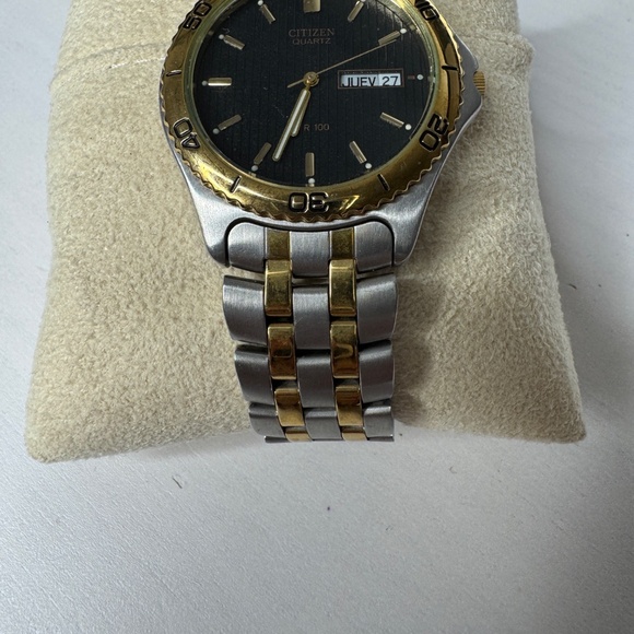 Citzen's Men's Gold & silver Tone Black Dial Watch - Picture 3 of 8